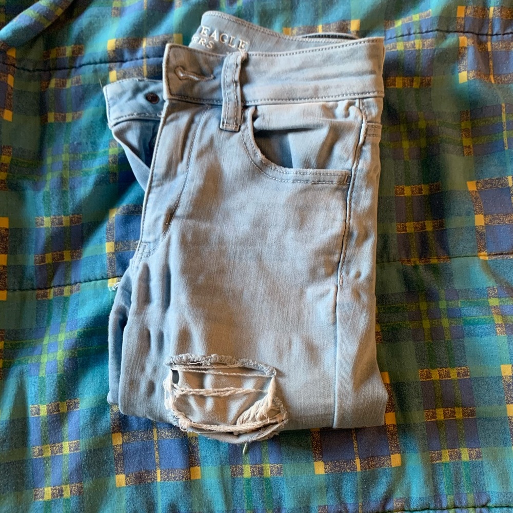 Light wash ripped American Eagle Jeans